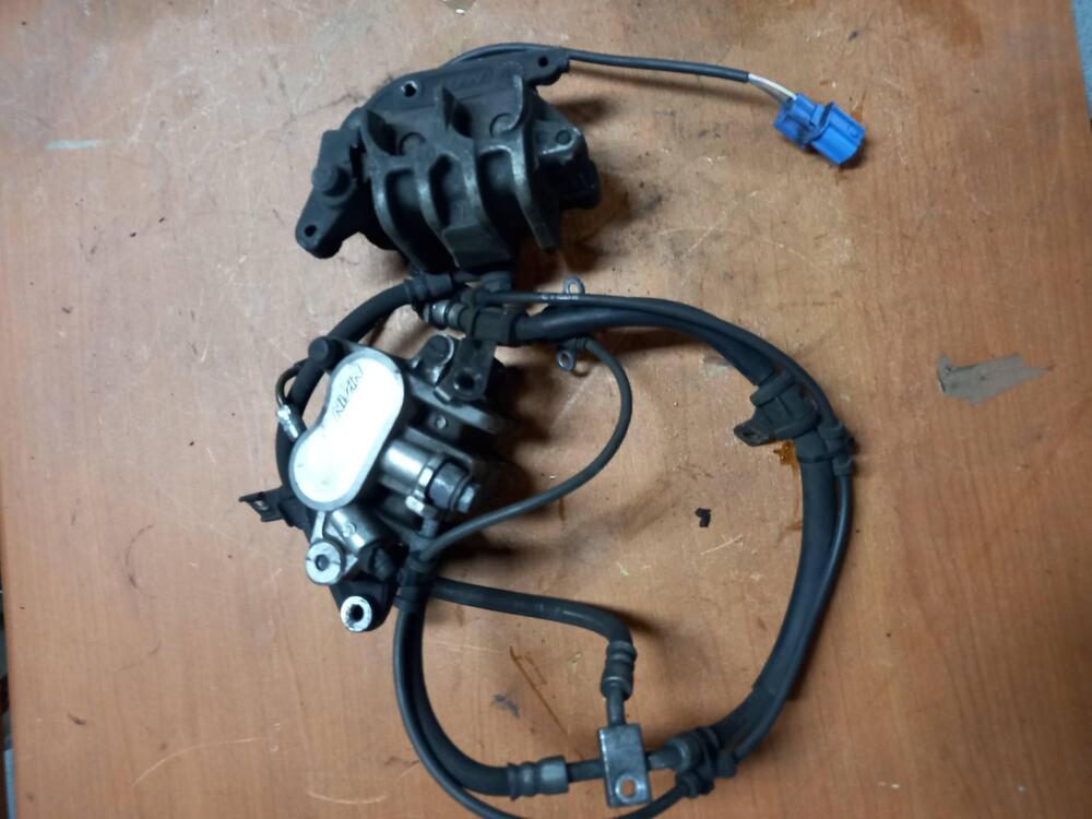 Coppia pinza freni anteriori completi sensore ABS Suzuki