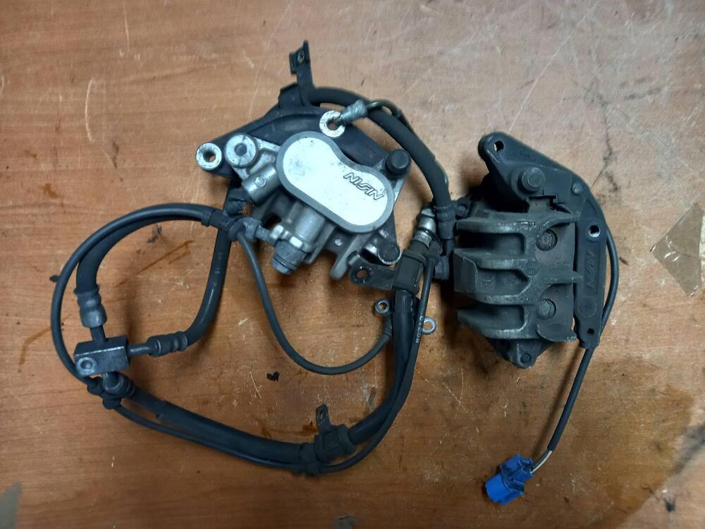 Coppia pinza freni anteriori completi sensore ABS Suzuki (2)