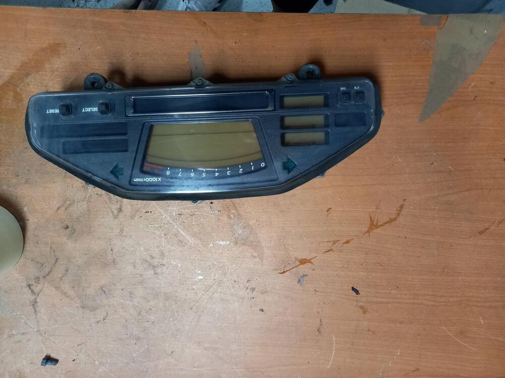 Contachilometri strumentazioni con 10100 KM Burgma Suzuki (2)