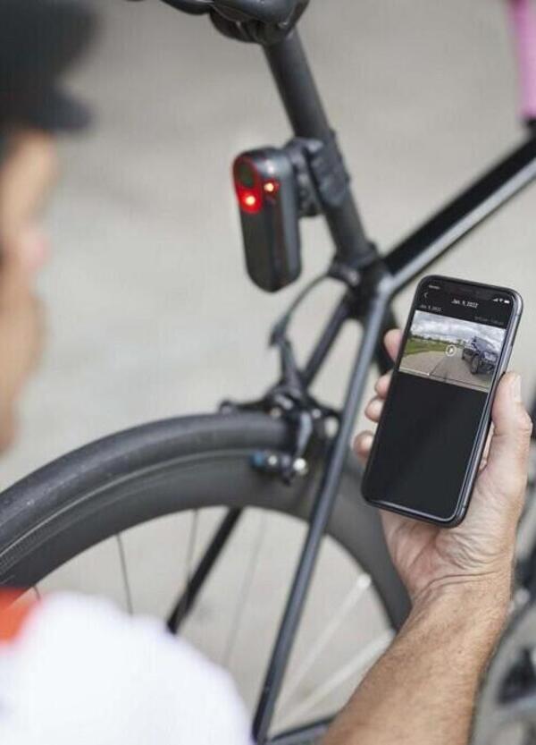 Tac! Garmin lancia la nuova dashcam per ciclisti: contro gli incidenti