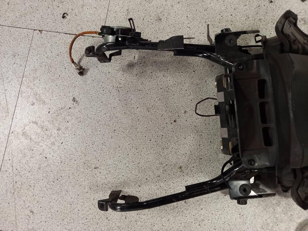 Meccanismo motorino alzata cupolino Burgman 650 20 Suzuki (2)