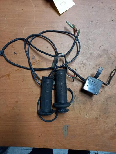 Coppia manopolae riscaldate Burgman 650 2006 2011 Suzuki