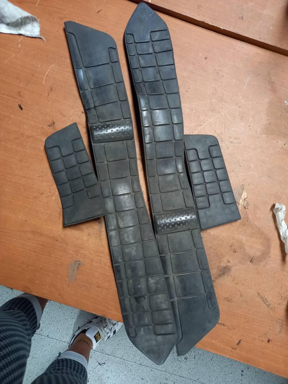 Serie tappetini Burgman Suzuki 2006-2011