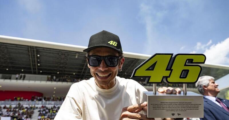 MotoGP 2022. GP d&#039;Italia al Mugello. Ciao 46, ciao Valentino Rossi, ritirato il numero giallo tra cori da stadio: &quot;&Egrave; un momento molto triste&quot; [GALLERY]