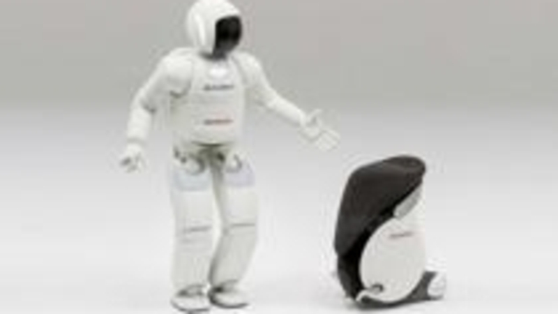 Honda Asimo: il robot giapponese &egrave; sempre pi&ugrave; "umano". Ecco di cosa &egrave; capace 