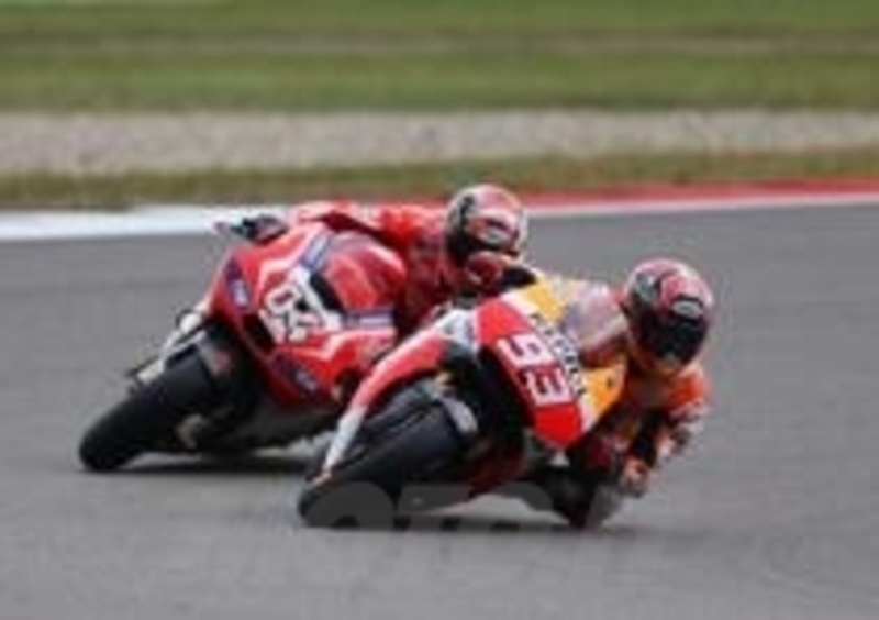 Dovizioso ad Assen, impegnato nel duello con Marquez che gli ha fruttato il secondo posto finale
