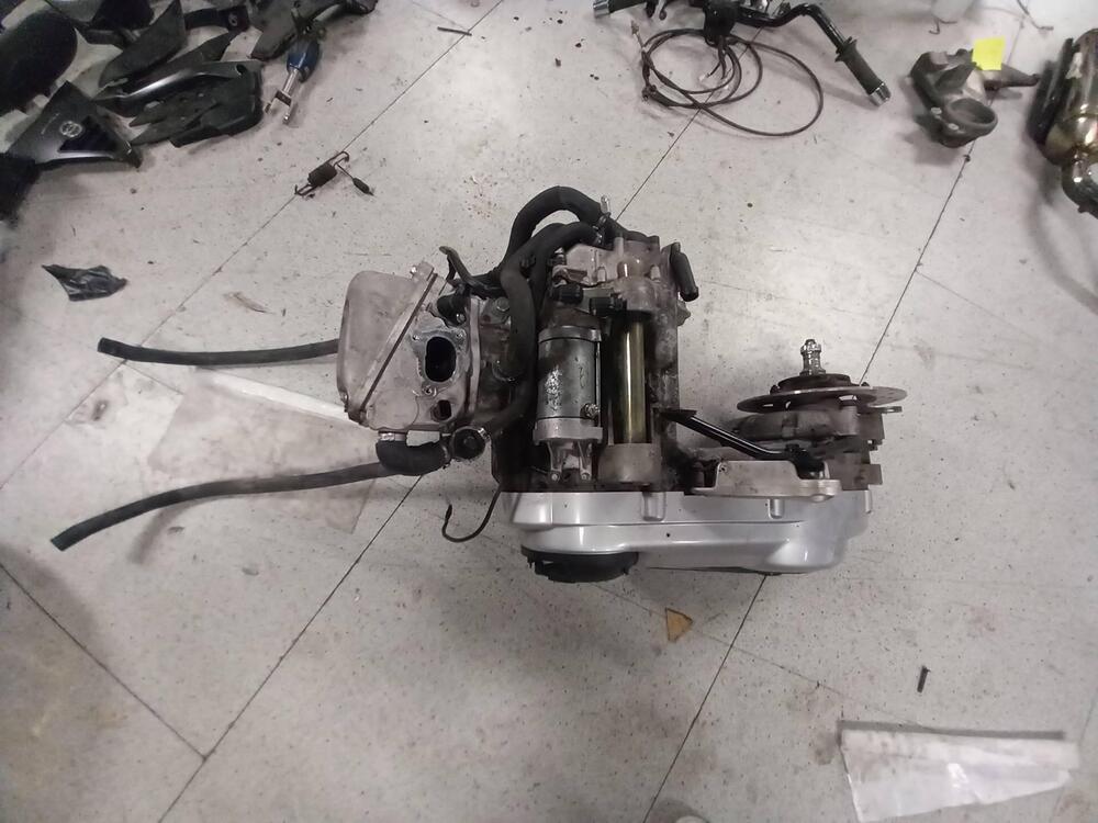 Motore completo NON FUNZIONANTE UTILE PER RICAMBI Gilera (5)