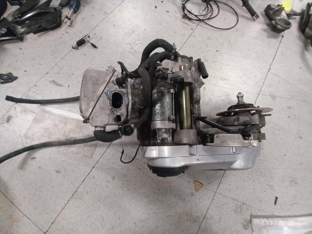 Motore completo NON FUNZIONANTE UTILE PER RICAMBI Gilera (6)