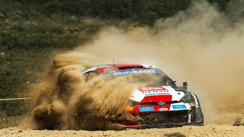 WRC22. Rally Italia Sardegna. Venerd&igrave; d&rsquo;inferno. Lappi, Toyota, di misura su Tanak