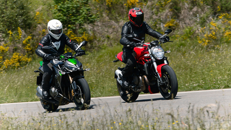 Ducati Monster 1200 vs Kawasaki Z1000