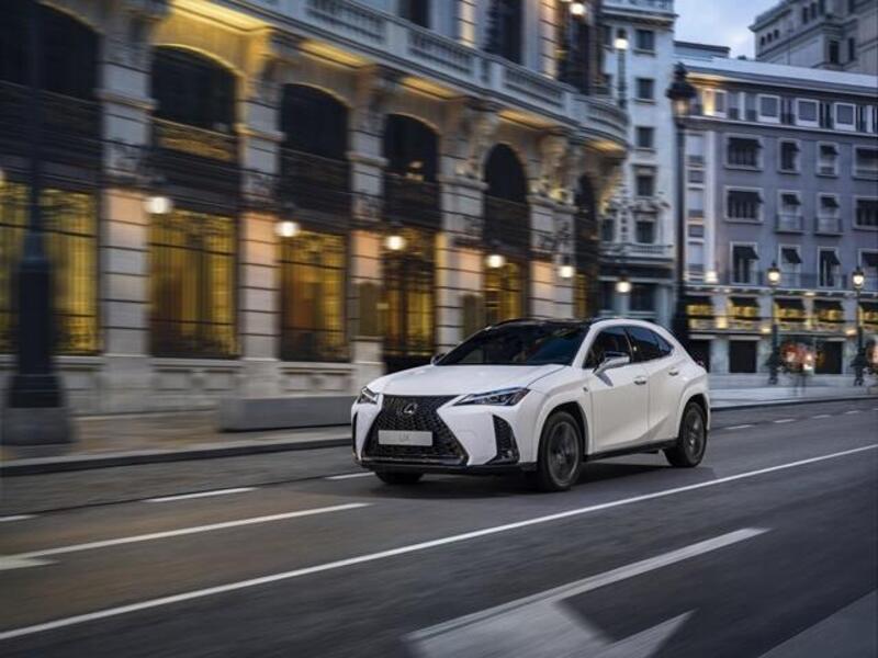 Lexus UX Hybrid Design