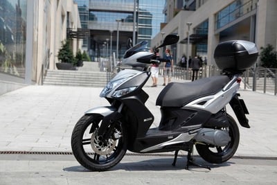 Kymco Agility R16 Plus, 50 e 200. Colorazioni e prezzi