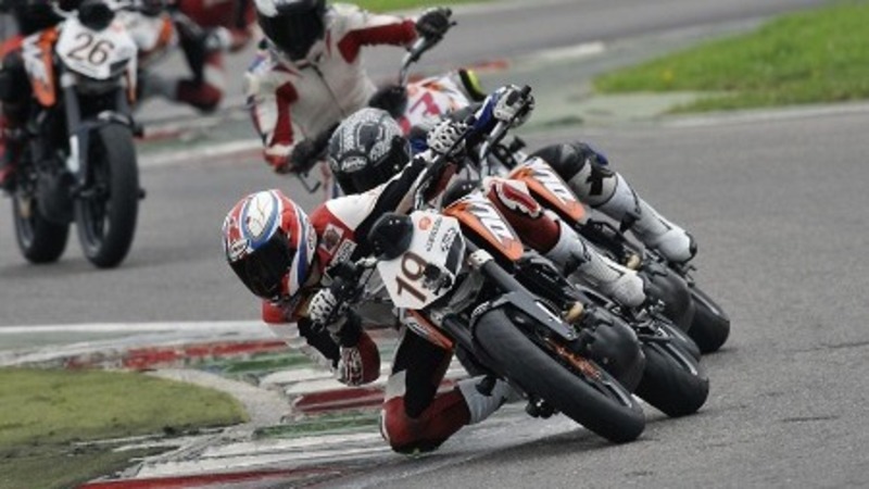 KTM Duke 200 Trophy. Costantino vince a Franciacorta