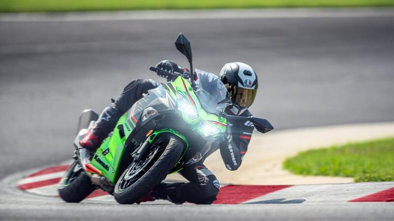 Kawasaki Ninja 400 m.y. 2023: vi intriga la dominatrice del mondiale Supersport?