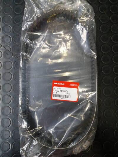 CINGHIA DI TRASMISSIONE PER HONDA SH 150 DEL 2022.