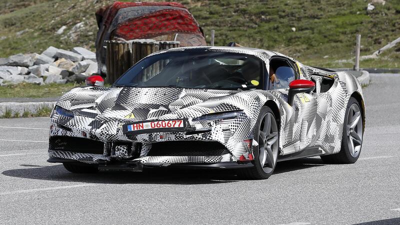 Ferrari SF90 Stradale, in arrivo una versione speciale? Le foto spia