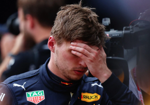 Rossi contro Verstappen: &quot;Almeno da noi le auto non si spezzano in due&quot;