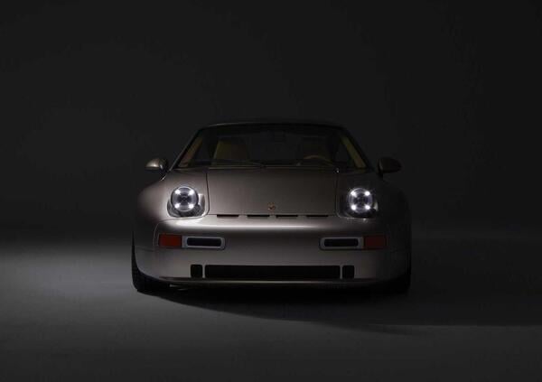 Porsche 928: il restomod di Nardone Automotive manda in palla il Salone del Mobile
