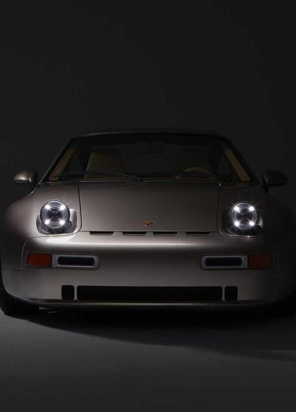 Porsche 928: il restomod di Nardone Automotive manda in palla il Salone del Mobile