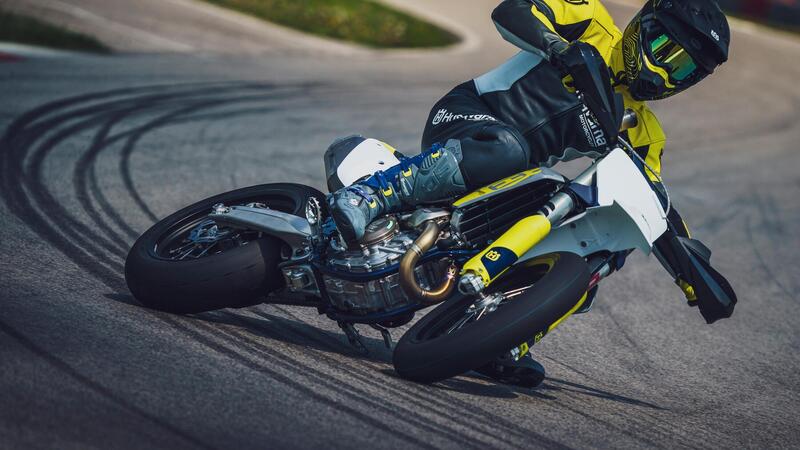 E&#039; una belva fra i cordoli la nuovissima Husqvarna FS 450 Supermoto