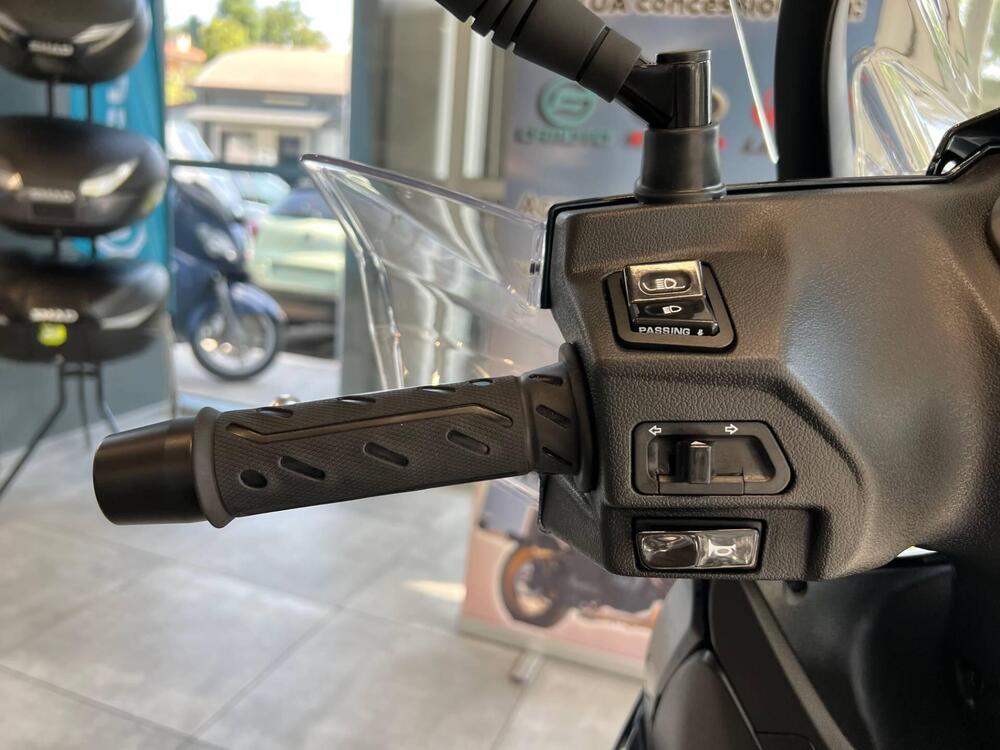 Kymco Agility 300i (2021 - 25) (15)