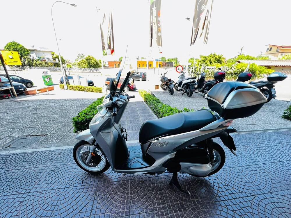 Honda SH 300 i ABS (2016 - 20) (2)