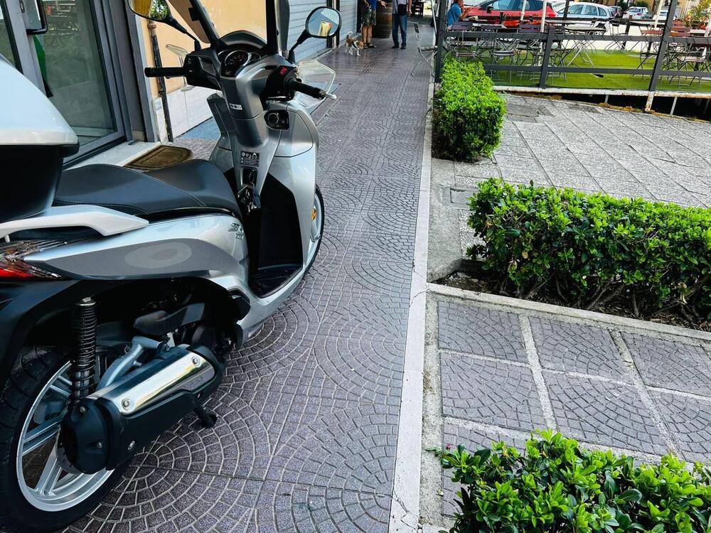 Honda SH 300 i ABS (2016 - 20) (11)