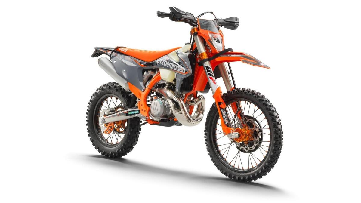 PRIMO SGUARDO ! KTM EDIZIONE SPECIALE 2020 ERZBERG E MACCHINA DA SEI GIORNI  OFF-ROAD - Motocross Action Magazine