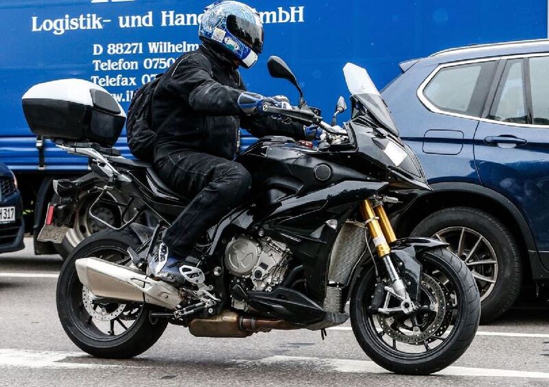 BMW S 1000XR, nuove immagini della Crossover tedesca