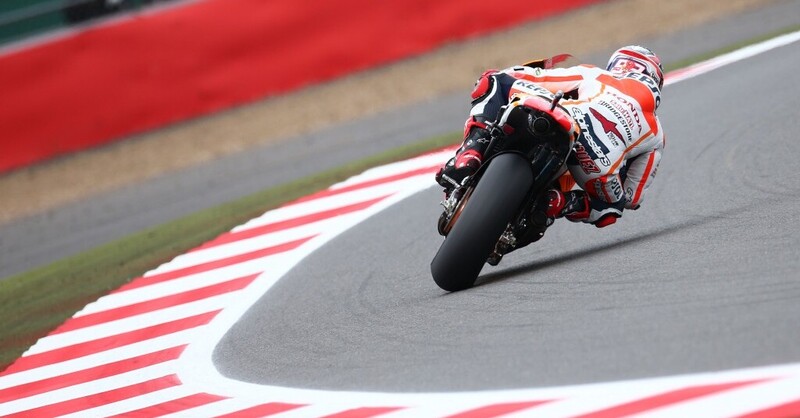 MotoGP. Marquez in testa nel warm up a Silverstone