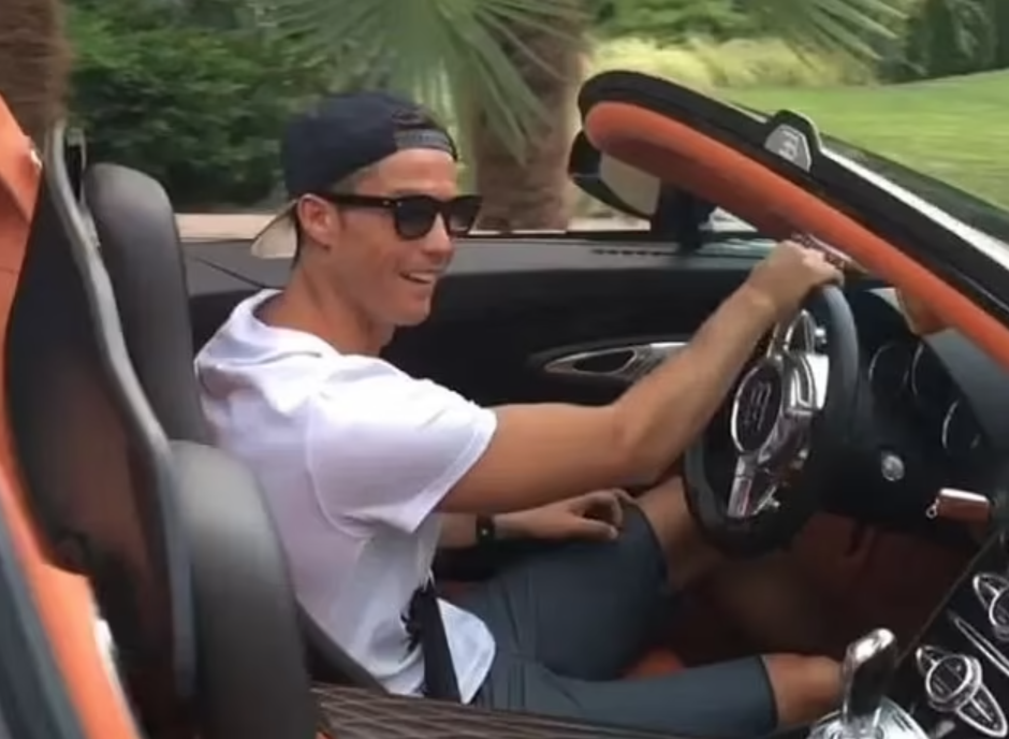 Ronaldo sulla Bugatti