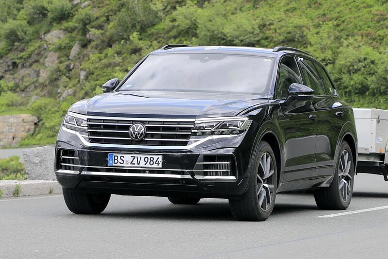 Volkswagen Touareg restyling, le foto spia 