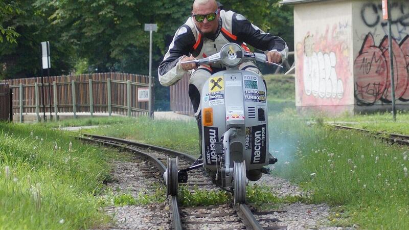 Record. Come ti trasformo la Vespa in un treno