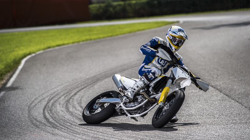 Video: Husqvarna FS 450, la supermotard in azione