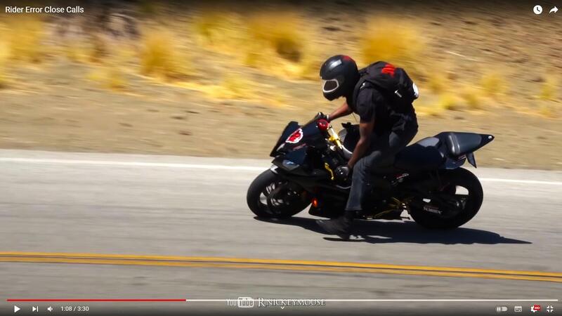 Mulholland Drive a Los Angeles, strada mitica e salvataggi delle moto in piega [VIDEO VIRALE]