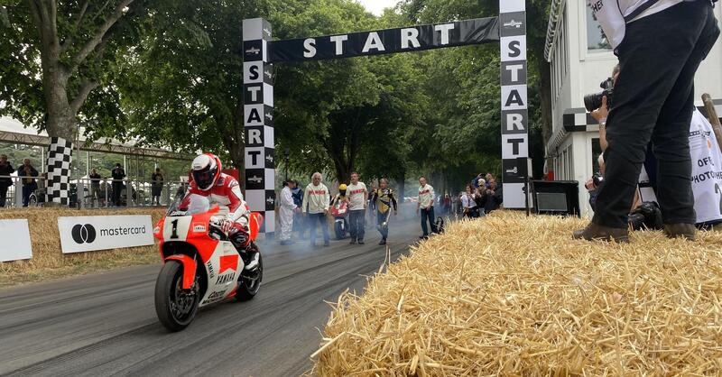 Indovina chi &egrave; a fianco di Rainey nel suo ritorno sulla Yamaha YZR 500?