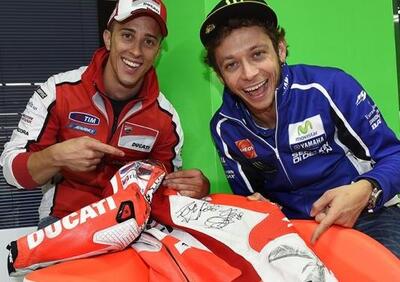 All'asta la tuta di Dovizioso autografata anche da Rossi