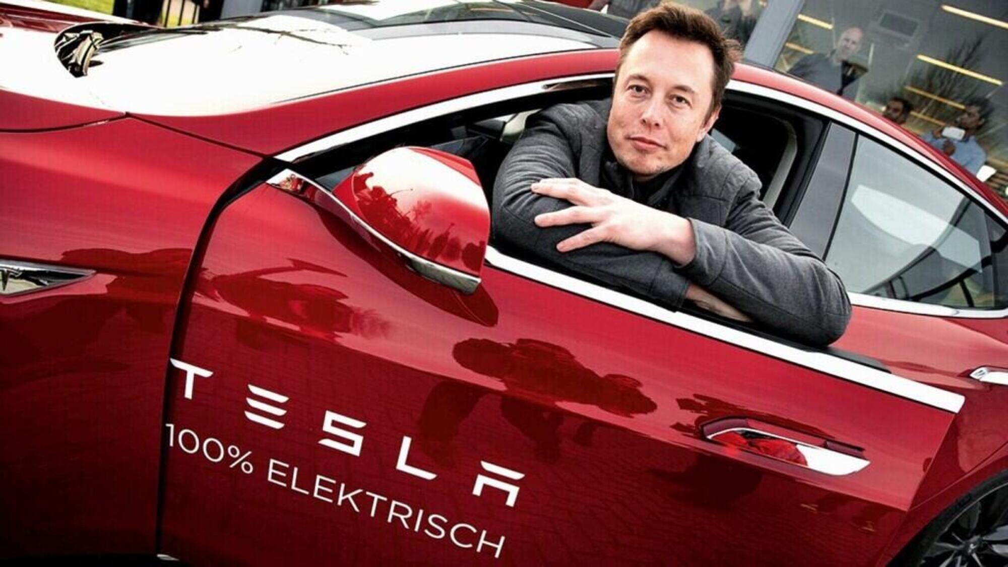 20220629 153838433 7410Elon Musk a bordo di un auto Tesla