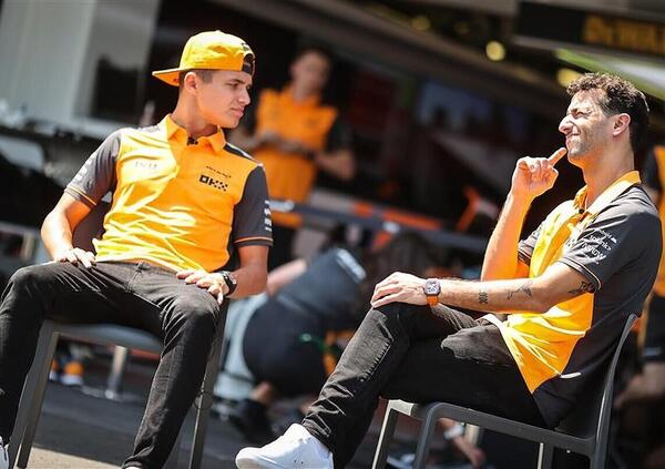 [VIDEO] Ricciardo colpisce Norris in faccia durante una sfida a Silverstone: la sfida prosegue sui social