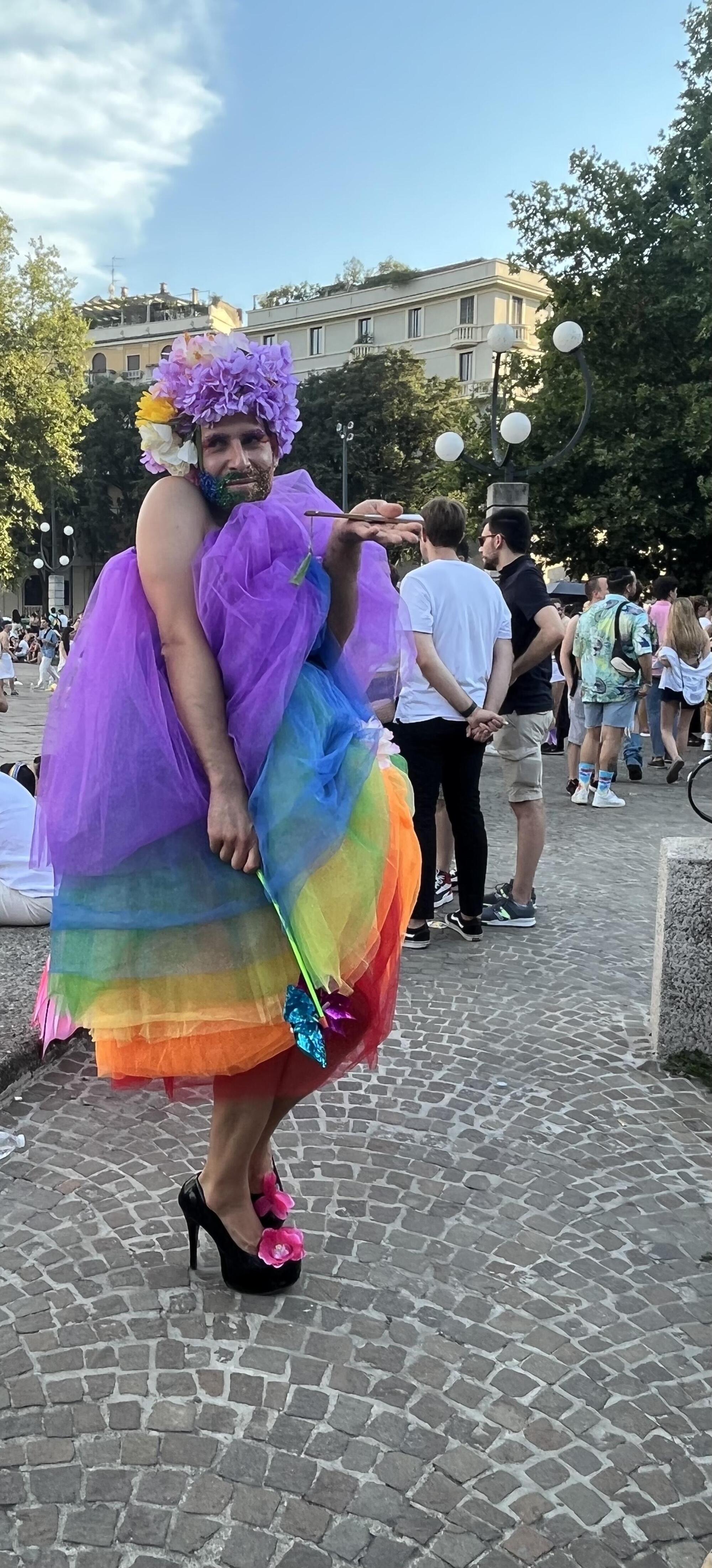 Manifestante al Milano Pride 2022