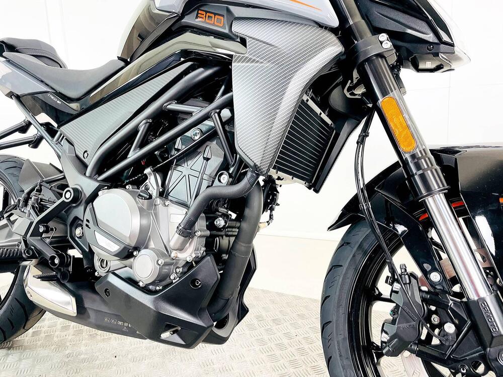 CFMOTO 300NK (2021 - 25) (8)