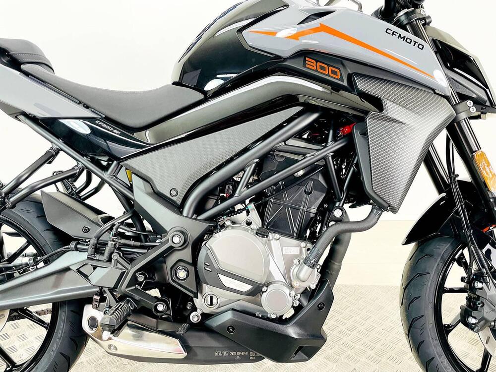CFMOTO 300NK (2021 - 25) (6)