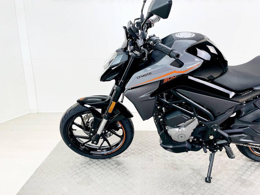CFMOTO 300NK (2021 - 25) (13)