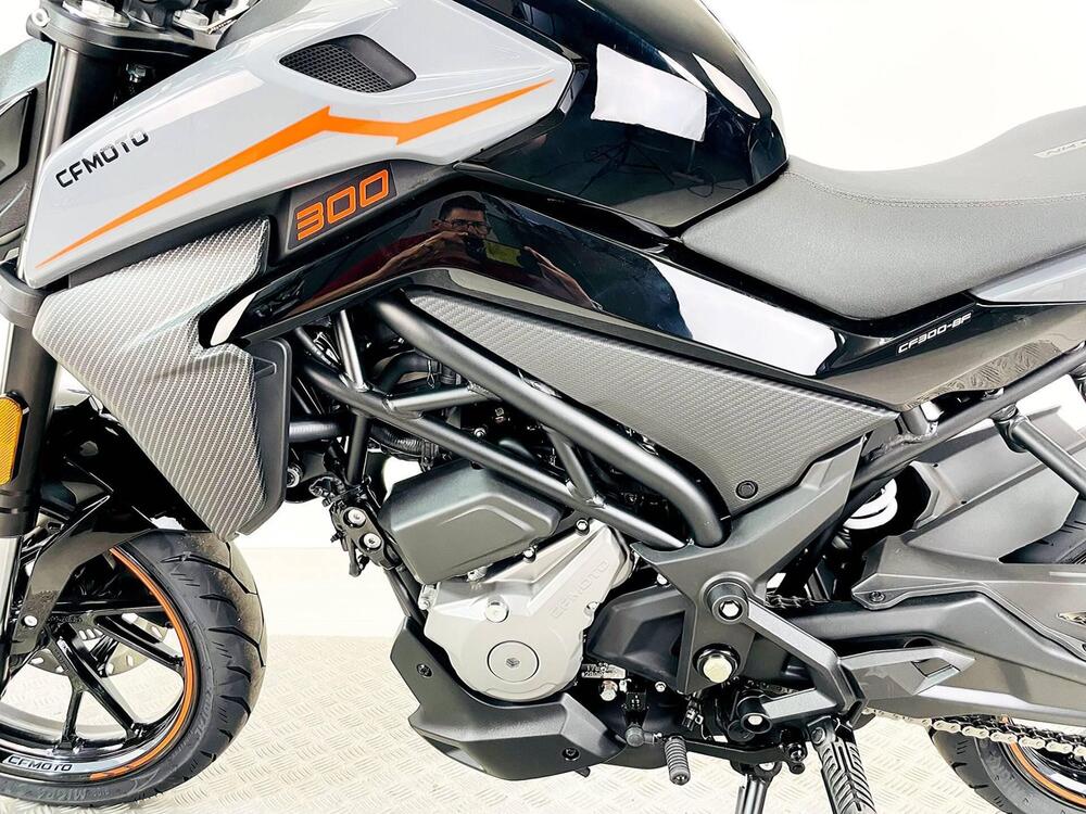 CFMOTO 300NK (2021 - 25) (14)