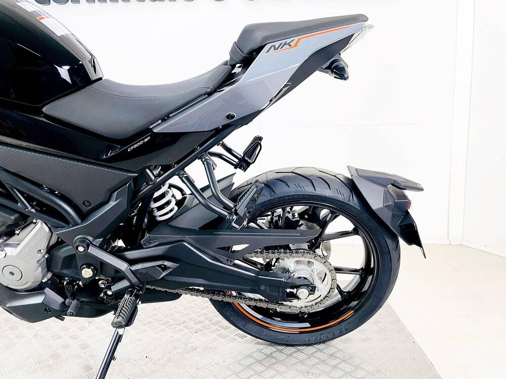 CFMOTO 300NK (2021 - 25) (15)