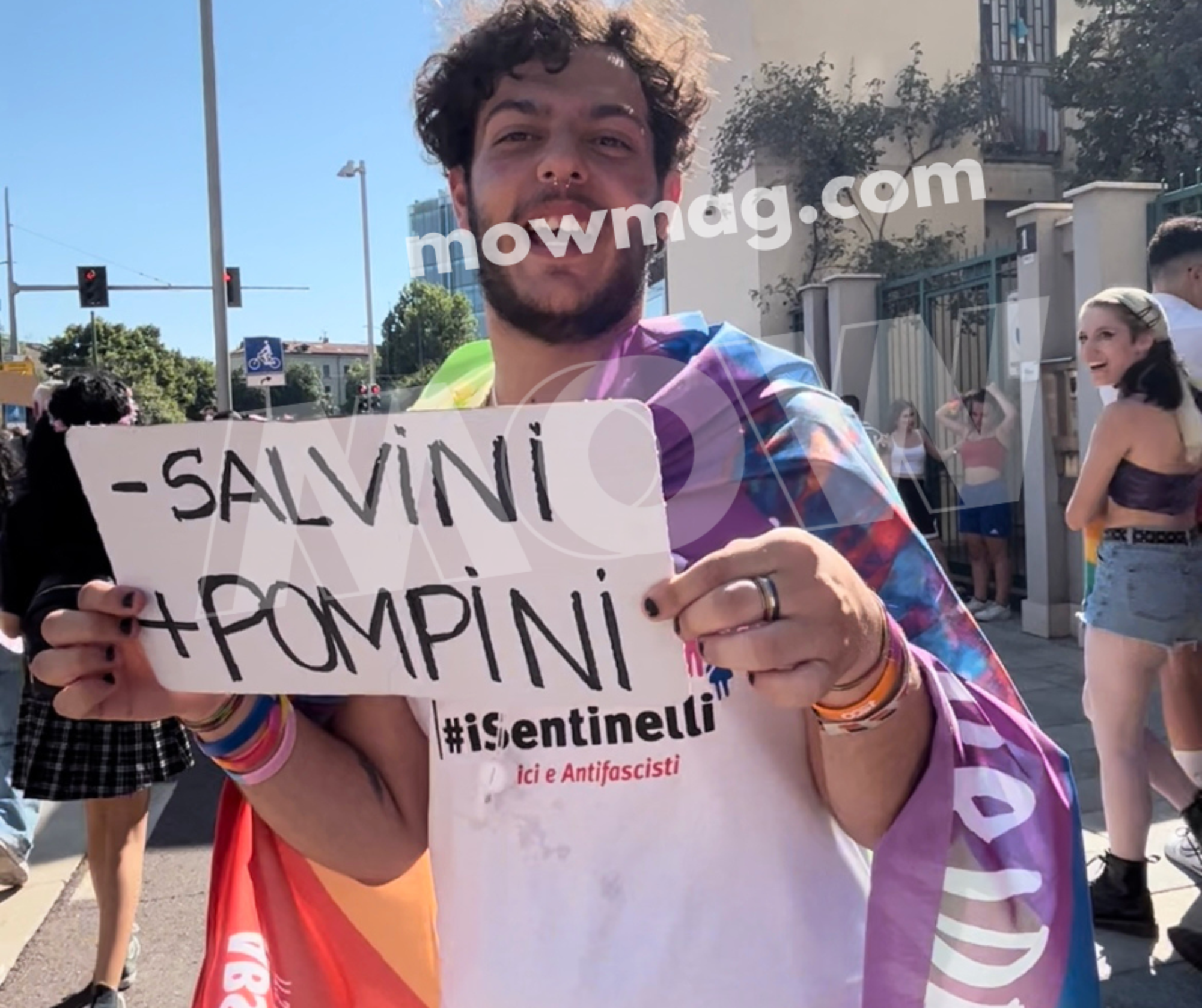 Altro cartello al Pride di Milano: &quot;- Salvini + pompini&quot;