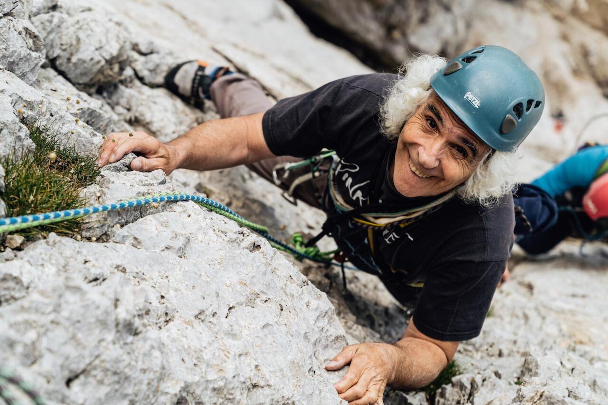 Alessandro Gogna in arrampicata sulla sua via alla Torre del Formenton