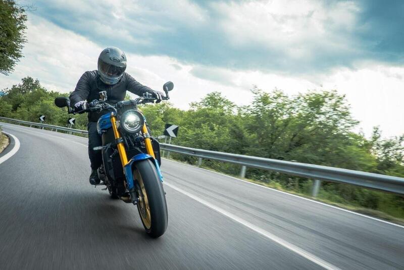 Yamaha XSR 900: divertimento assicurato in abito vintage