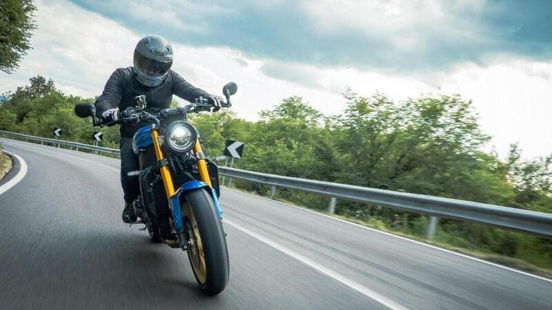 Yamaha XSR 900: divertimento assicurato in abito vintage