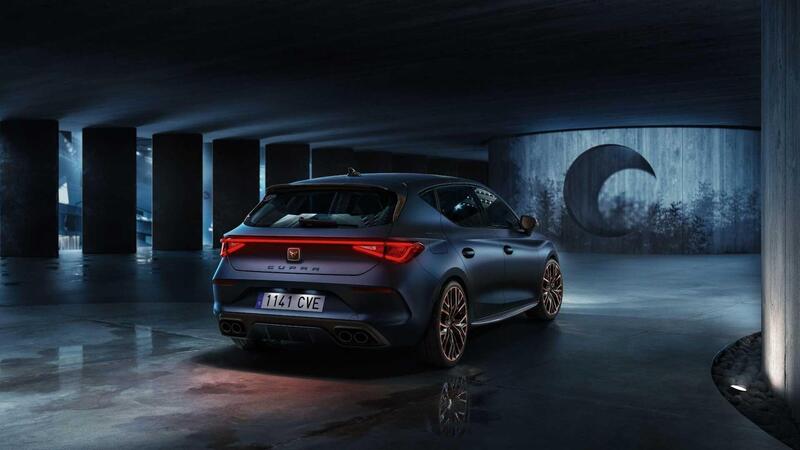 Cupra Leon VZ Carbon: il top fino a 300 CV di potenza e seduta ribassata